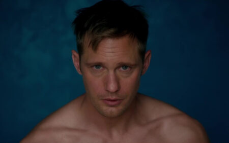 PILLION: Alexander Skarsgård dit qu'il y a une version «plus torride» du nouveau drame gay bdsm