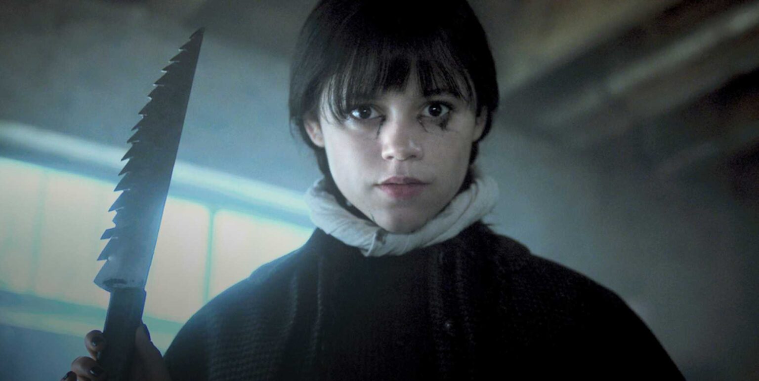 Le mercredi de Jenna Ortega revient dans les six premières minutes de la saison deux: `` Ça a été un été mouvementé ''