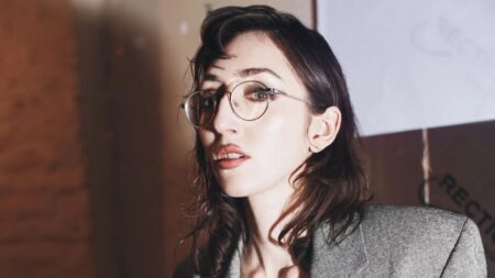 Jessica Winter se transforme en un exorcisme brut et théâtral
