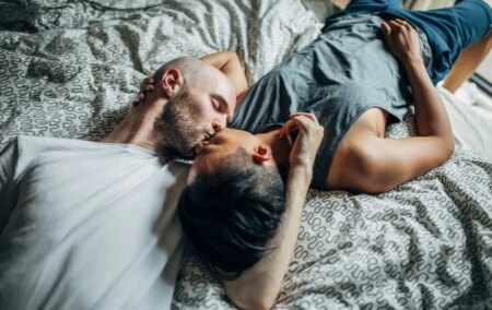 Pornhub révèle les catégories porno gay les plus vue au monde - et les minets ne sont plus en tête aux États-Unis