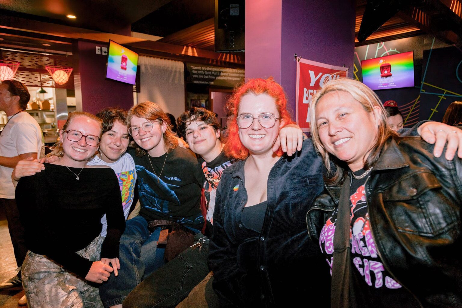 Netflix a organisé une soirée de téléréalité queer au nouveau bar sportif féminin le plus chaud de SF