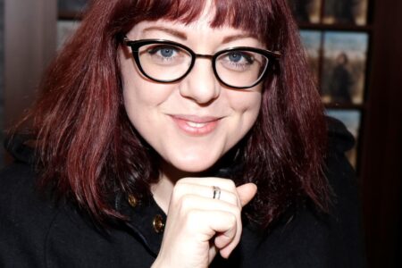 Auteur ve schwab sur les vampires lesbiens toxiques et être un gay désordonné