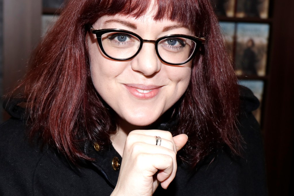 Auteur ve schwab sur les vampires lesbiens toxiques et être un gay désordonné