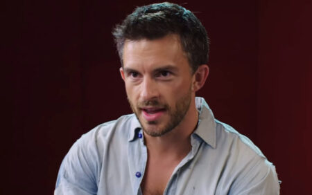 "Il est tellement papa": les fans deviennent sauvages pour le tournage sensé de Jonathan Bailey en cuir de Jonathan Bailey