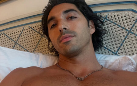Taylor Zakhar Perez laisse aux fans de se sentir «extrêmement bien nourris» avec de nouveaux selfies