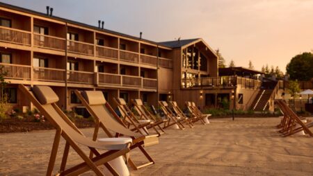 Cet hôtel au milieu du siècle est la plus grande escapade LGBTQ de Big Bear