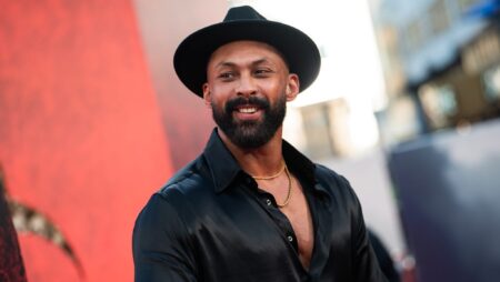 '28 ans plus tard 'Star Chi Lewis-Parry s'ouvre sur cette énorme prothèse qui a attiré l'attention de tout le monde
