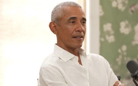 Barack Obama discute de l'importance des jeunes hommes ayant des amis queer et des modèles