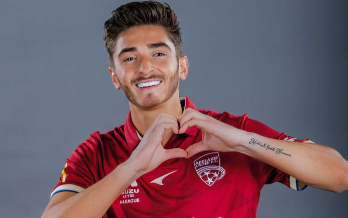 «Ce n'est pas au revoir pour toujours»: le footballeur ouvertement gay Josh Cavallo annonce une mise à jour de la vie majeure