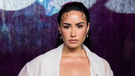 Demi Lovato taquine un nouveau single single `` Fast '' - la première sortie en solo en trois ans