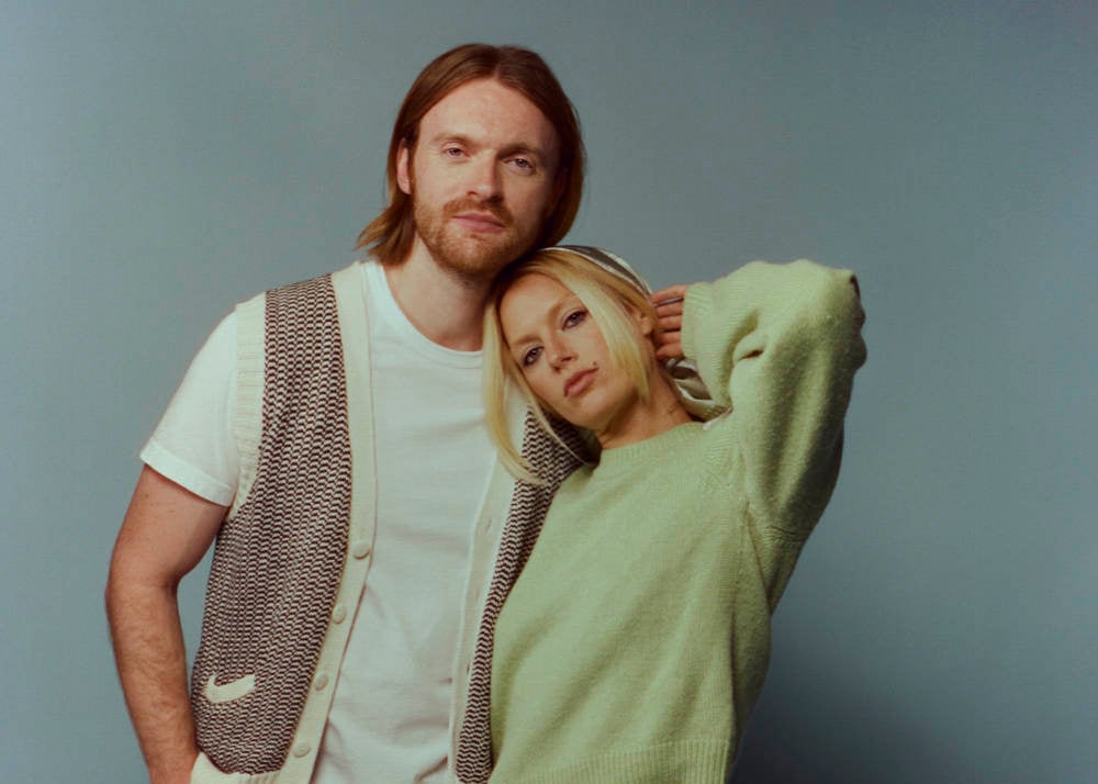 Finneas et Ashe Channel des années 70 Nostalgie dans le nouveau morceau «The Hudson»