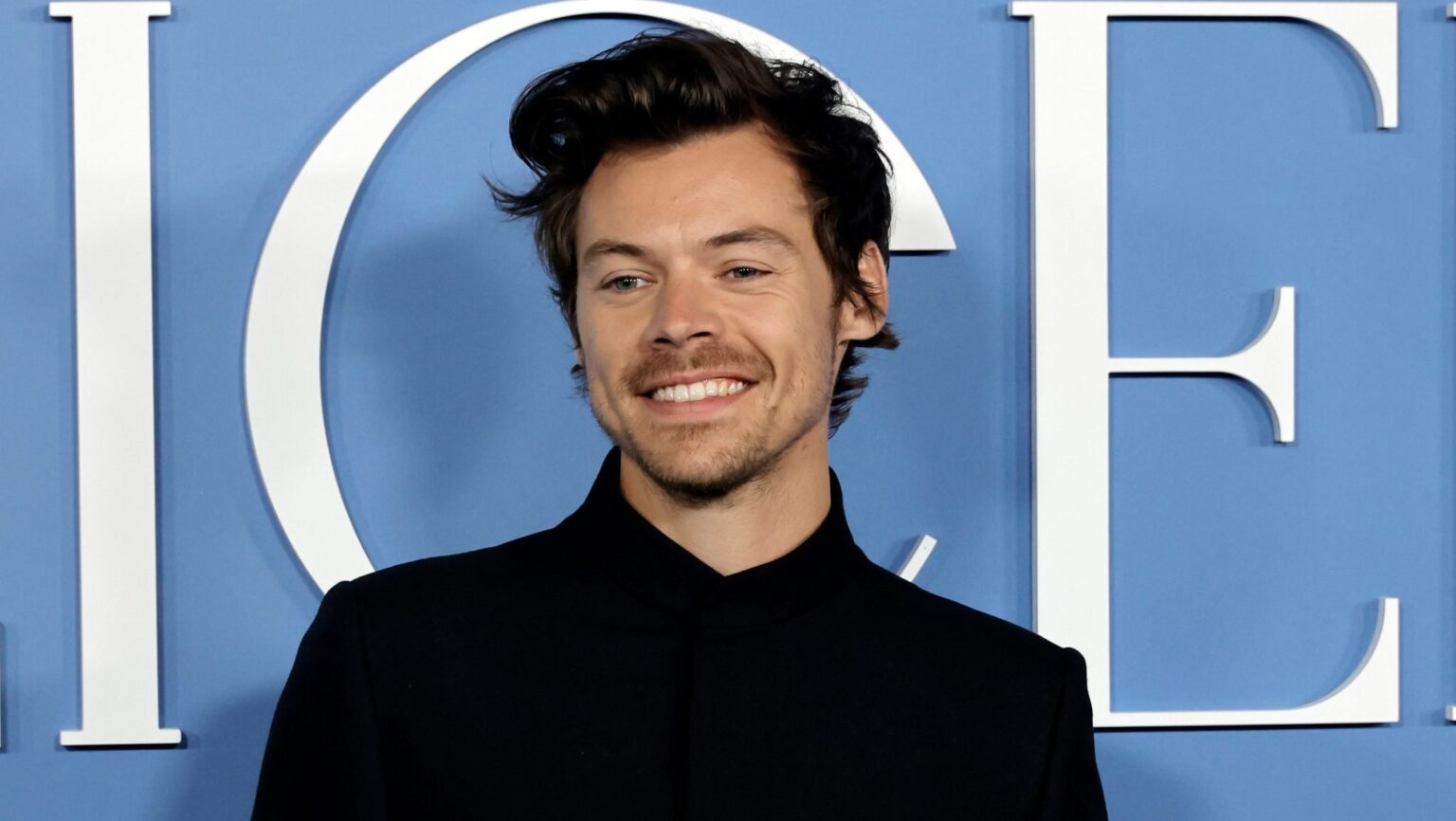 Harry Styles vient de lancer un vibrateur à double face et un lubrifiant dans ses débuts audacieux en bien-être sexuel