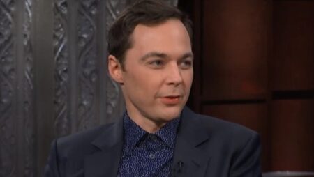 Jim Parsons claque de la fermeture de la hotline du suicide LGBTQ: «C'est littéralement criminel»