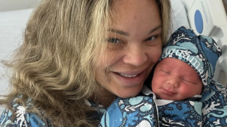Trisha Paytas nomme le fils du nouveau-né 'Aquaman Moïse' et Internet le perd