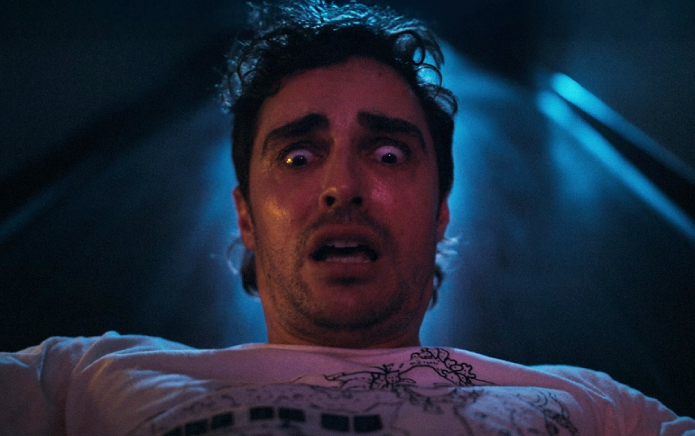 Ensemble: Dave Franco a-t-il porté une prothèse pour ses scènes de nu?
