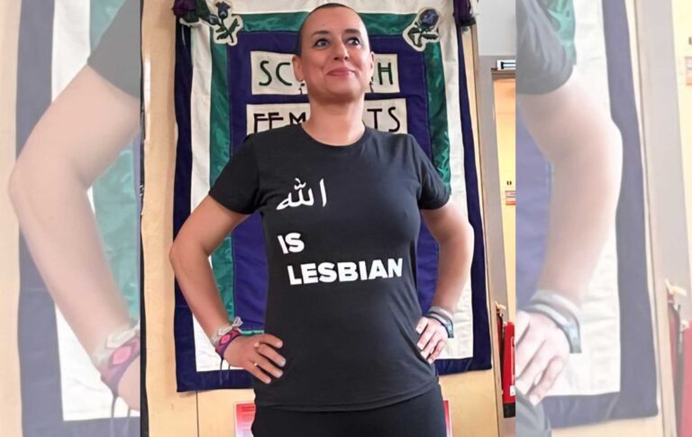 T-shirt de la militante féministe arrêtée au Maroc pour avoir porté `` Allah est lesbienne ''