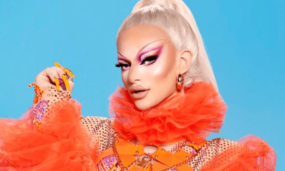 Le gagnant de Drag Race UK, Krystal Versace, fait le tour du Royaume-Uni cet été.