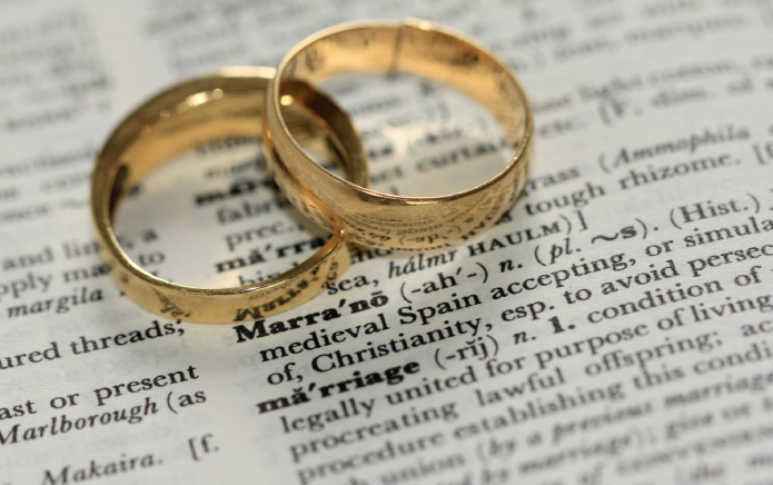 La majorité des personnes LGBTQ + basées aux États-Unis de moins de 50 ans ont des aspirations au mariage, découvre l'étude
