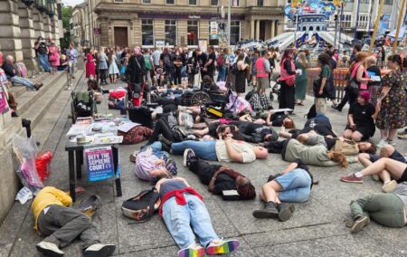 Nottingham contre la transphobie tient la mort dans le centre-ville: «La réalité que nous vivons»