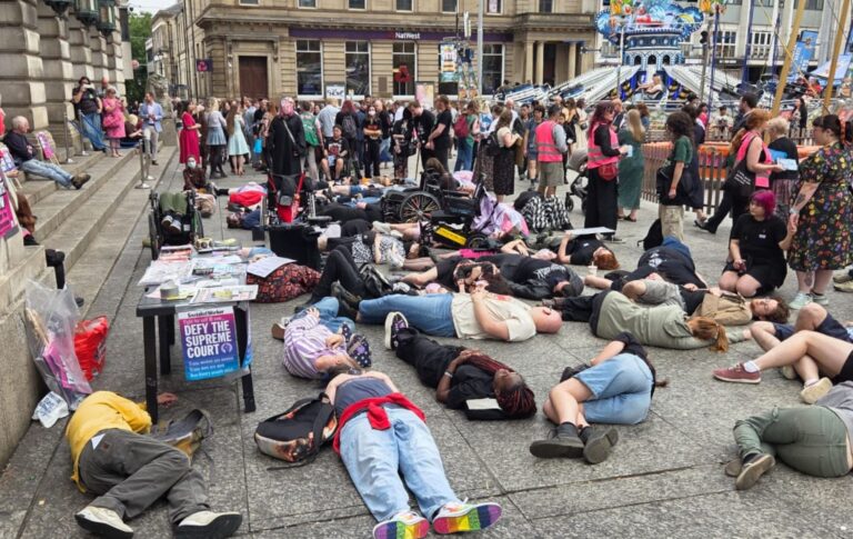 Nottingham contre la transphobie tient la mort dans le centre-ville: «La réalité que nous vivons»