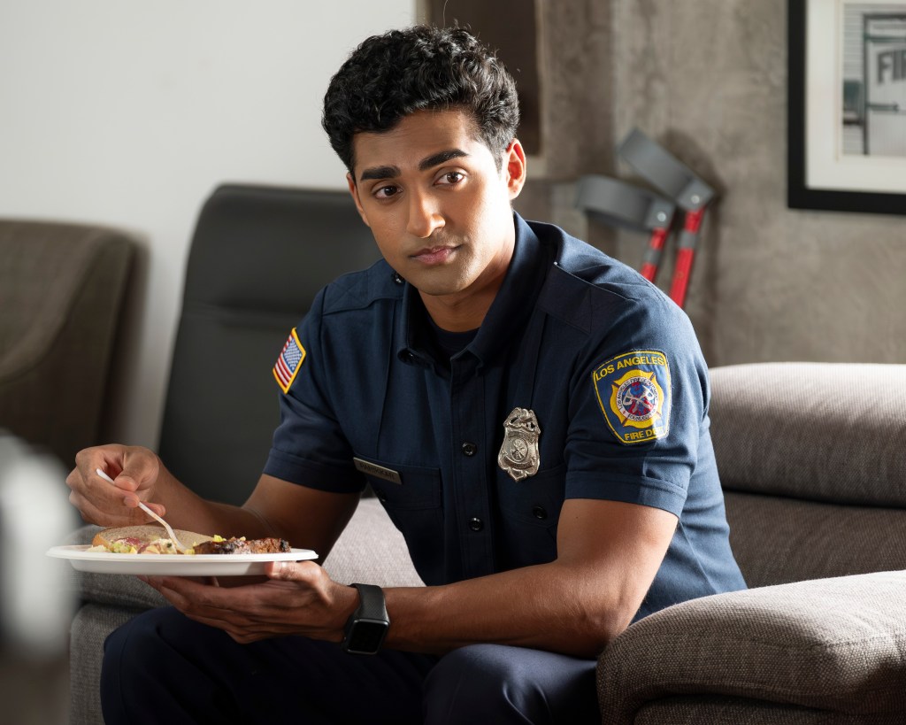 Anirudh Pisharody comme Ravi en 9-1-1