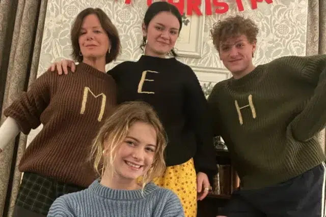 Marcia Gay Harden avec ses enfants. 