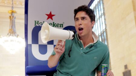 Benito Skinner s'associe à Heineken pour une campagne ouverte américaine sans jugement