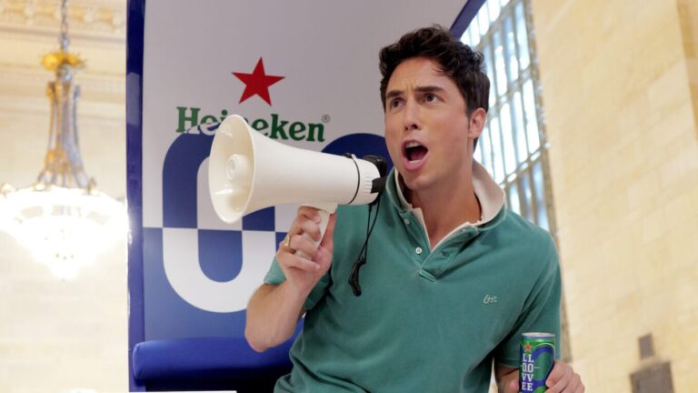 Benito Skinner s'associe à Heineken pour une campagne ouverte américaine sans jugement