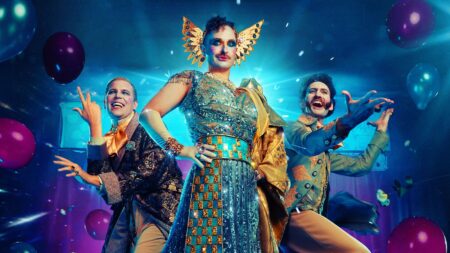 Comment gagner contre l'histoire Review: Le spectacle le plus drôle sur l'effacement queer que vous verrez jamais