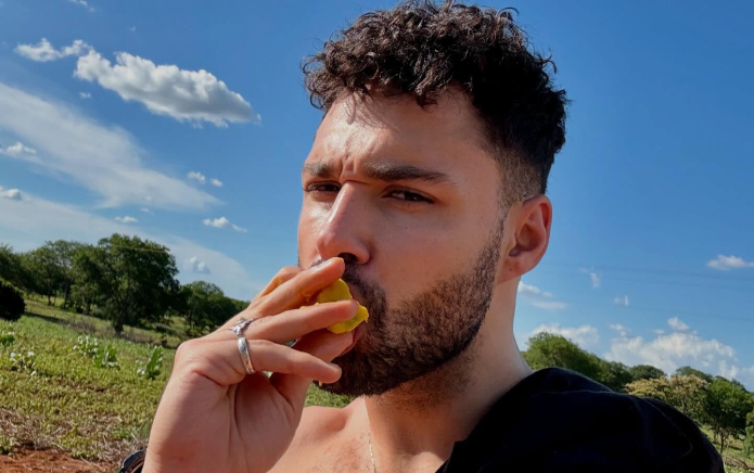 9-1-1: Rafael L. Silva de Lone Star envoie des fans dans une frénésie avec une shoot sensuelle