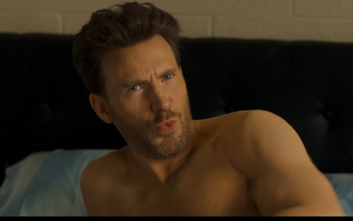 Chris Evans se déshabille à un jockstrap «salope» dans le miel n'est pas! - et les fans salivent
