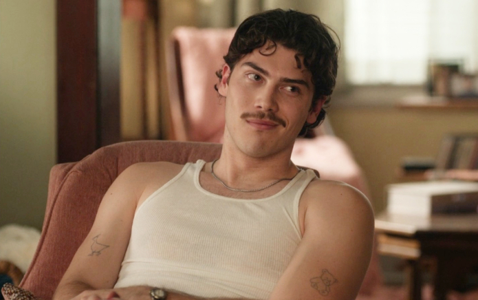 GRANDES ERREURS: La star des adultes Jack Innanen rejoint la comédie policière Netflix de Dan Levy