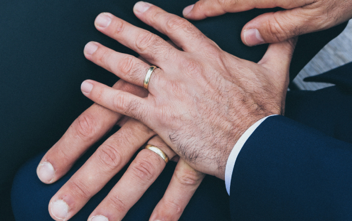 « Aujourd’hui, l’amour gagne à nouveau » : la Cour suprême rejette la tentative d’annulation du mariage homosexuel