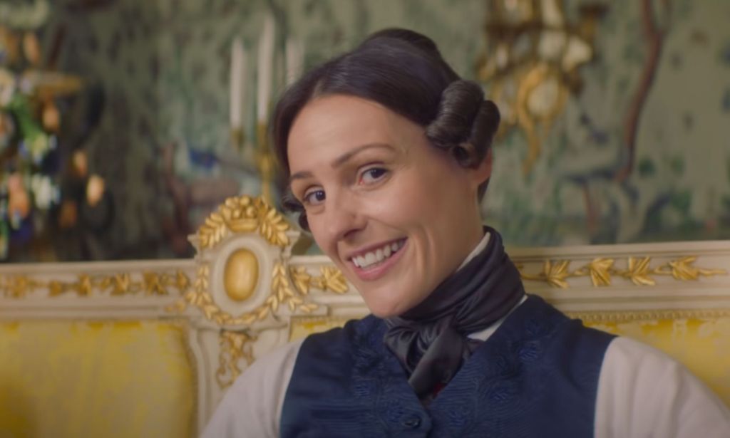 Suranne Jones apparaît dans le costume du 19e siècle alors qu'elle joue la figure historique lesbienne Anne Lister dans Gentleman Jack