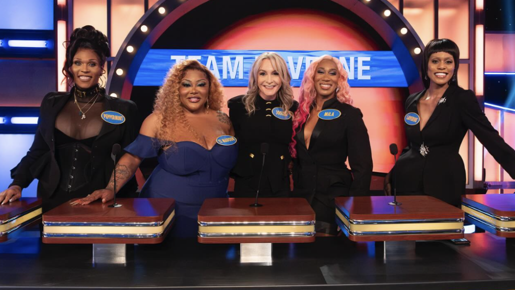 Laverne Cox fait l'histoire avec la première équipe All-Trans sur «Celebrity Family Feud»