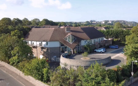 Le Sussex Beacon fait l'histoire en tant que premier hospice du Royaume-Uni dédié à la communauté LGBTQ +