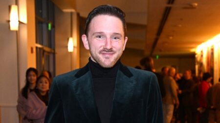 Le feu détruit la maison de l'historien bien-aimé d'Hollywood avec des communautés se ralliant pour aider à reconstruire