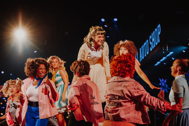 Secret Cinema's Grease: The Immersive Movie Musical est une réalisation ambitieuse - Review