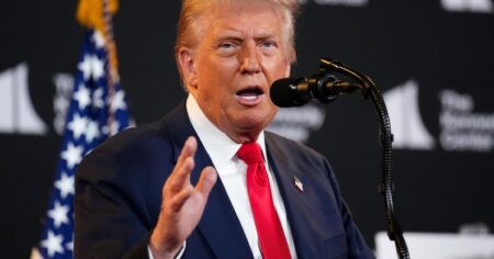Trump menace de retirer le financement de toutes les écoles de Californie par rapport aux politiques transgenres