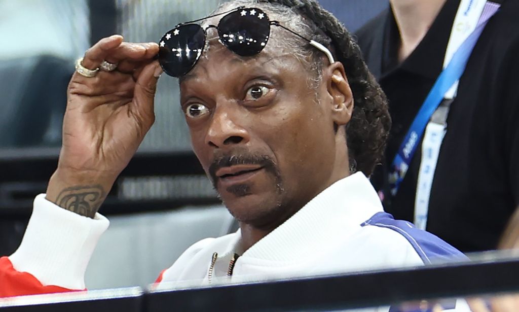 Snoop Dogg a l'air surpris.