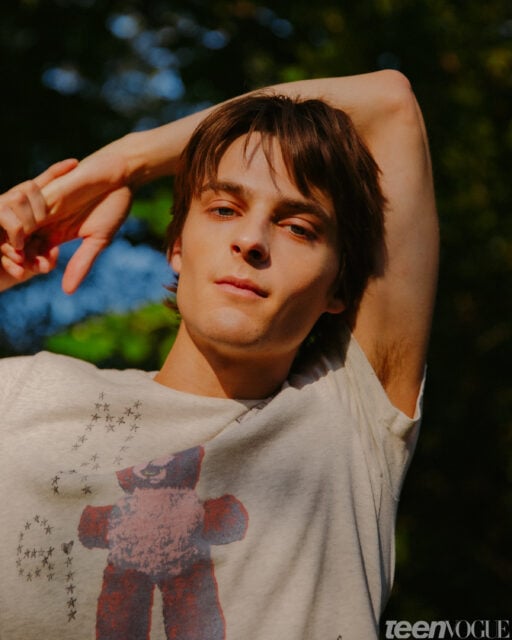 Des portraits de l'acteur Corey Fogelmanis ont photographié une soirée dorée à Central Park pour Teen Vogue.