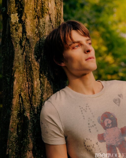 Des portraits de l'acteur Corey Fogelmanis ont photographié une soirée dorée à Central Park pour Teen Vogue.