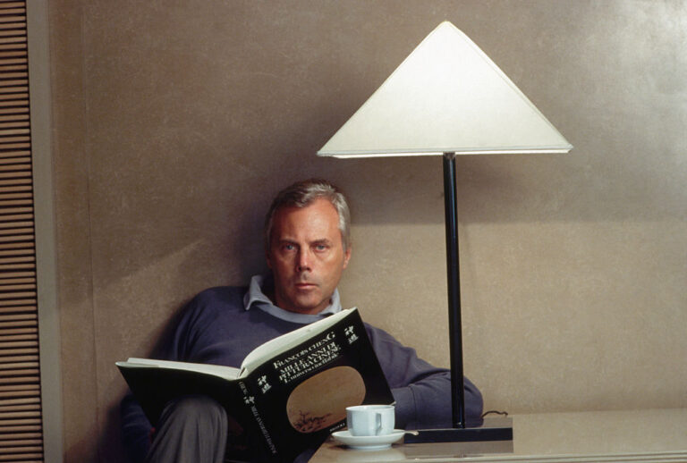 Explorer la vie, les succès et l'héritage de Giorgio Armani - la personne LGBTQ + la plus riche du monde