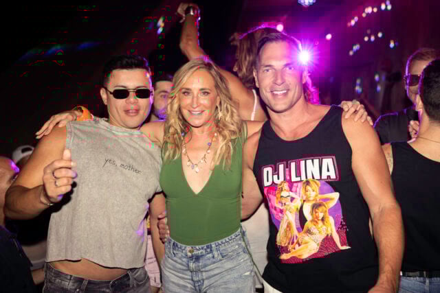 Melvin Alexander, Sonja Morgan et Tristan Schukraft au High Tea Labor Day Weekend. Photo: Julian Lazaro pour hospitalité à rendez-vous