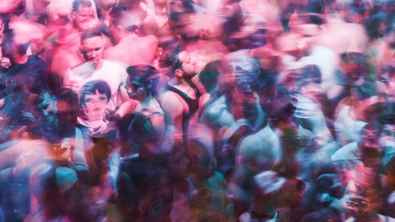 Explorer la scène queer de New York à travers les yeux du photographe Austin Ruffer