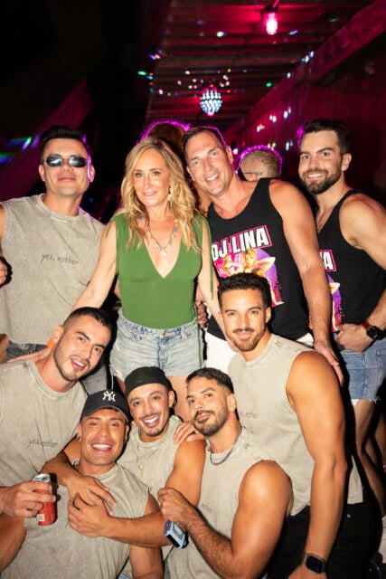 Sonja Morgan avec Tristan Schukraft et son petit ami au High Tea Labor Weekend. Photo: Julian Lazaro pour hospitalité à rendez-vous