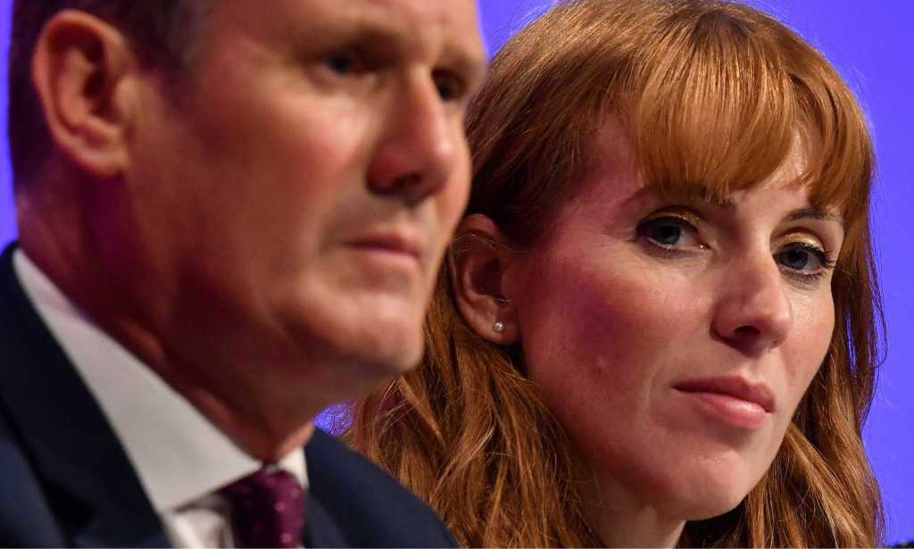 Angela Rayner (R) et Keir Starmer (L)