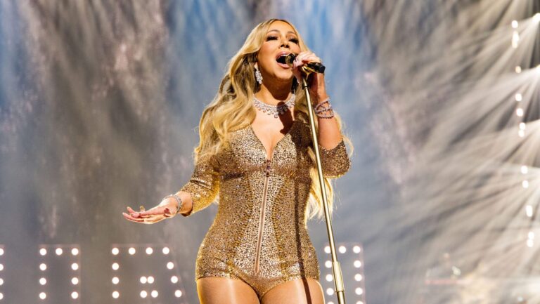 Mariah Carey rend les « agneaux '' fier de toute première victoire d'histoire aux VMA MTV 2025 Mariah Carey rend les `` agneaux '' fier de toute première victoire d'histoire aux VMA MTV 2025
