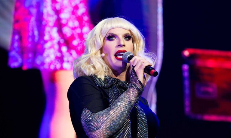 Katya de Drag Race 'a dit à Rupaul de lui envoyer chez elle « lors de la saison sept au milieu de la lutte contre la toxicomanie Katya tour confirmed Trixie