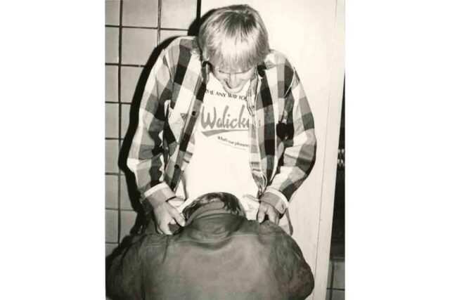 Andy Warhol, modèle nu (homme,) 1977, photographie en noir et blanc, 10 "x 8". P.08.6.108. Don de l'Andy Warhol Foundation for the Visual Arts, 2008. © The Andy Warhol Foundation for the Visual Arts, Inc. / Licensed by Artists Rights Society (ARS), New York